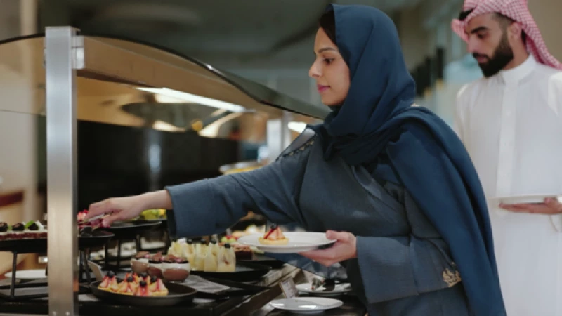 حادث آثار دهشة الكثيرين.. سيدة سعودية تقوم يومياً بطهي الطعام لزوجها ثم يذهب به للاستراحة .. وبعد شهور كانت المفاجأة!